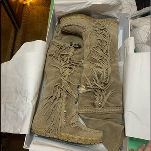 El Vaquero Knee High Fringe Wedge Boots!
